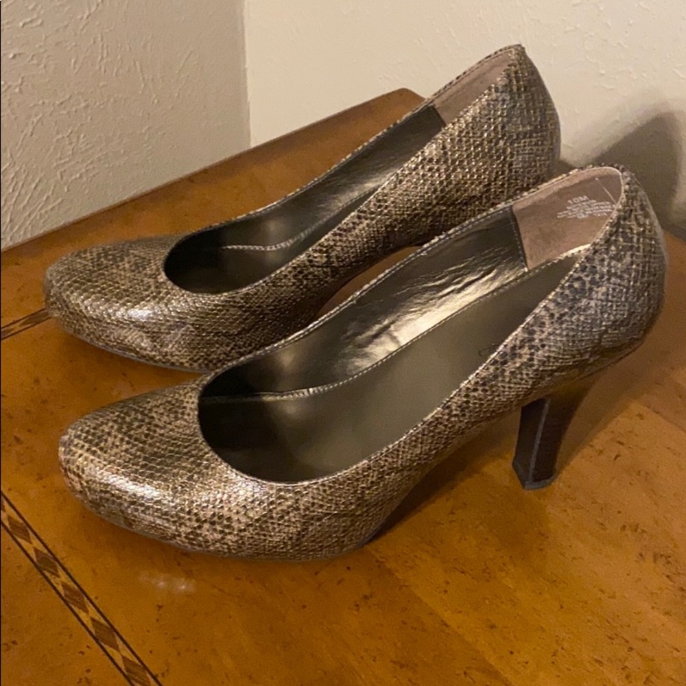 Bandolino Snake Heels